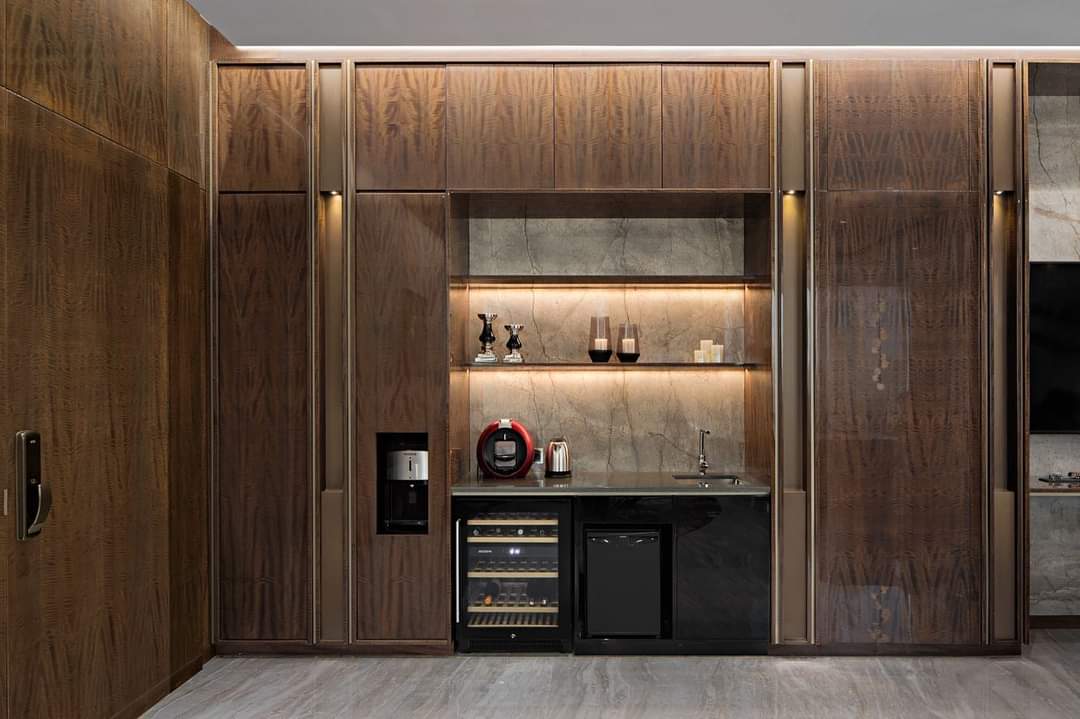 Design Interior Modern Livingroom Pantai Indah Kapuk - Jakarta Utara mewah luxury  sofa custom meja bundar solid surface Cabinet dan Wallpanel HPL Wood